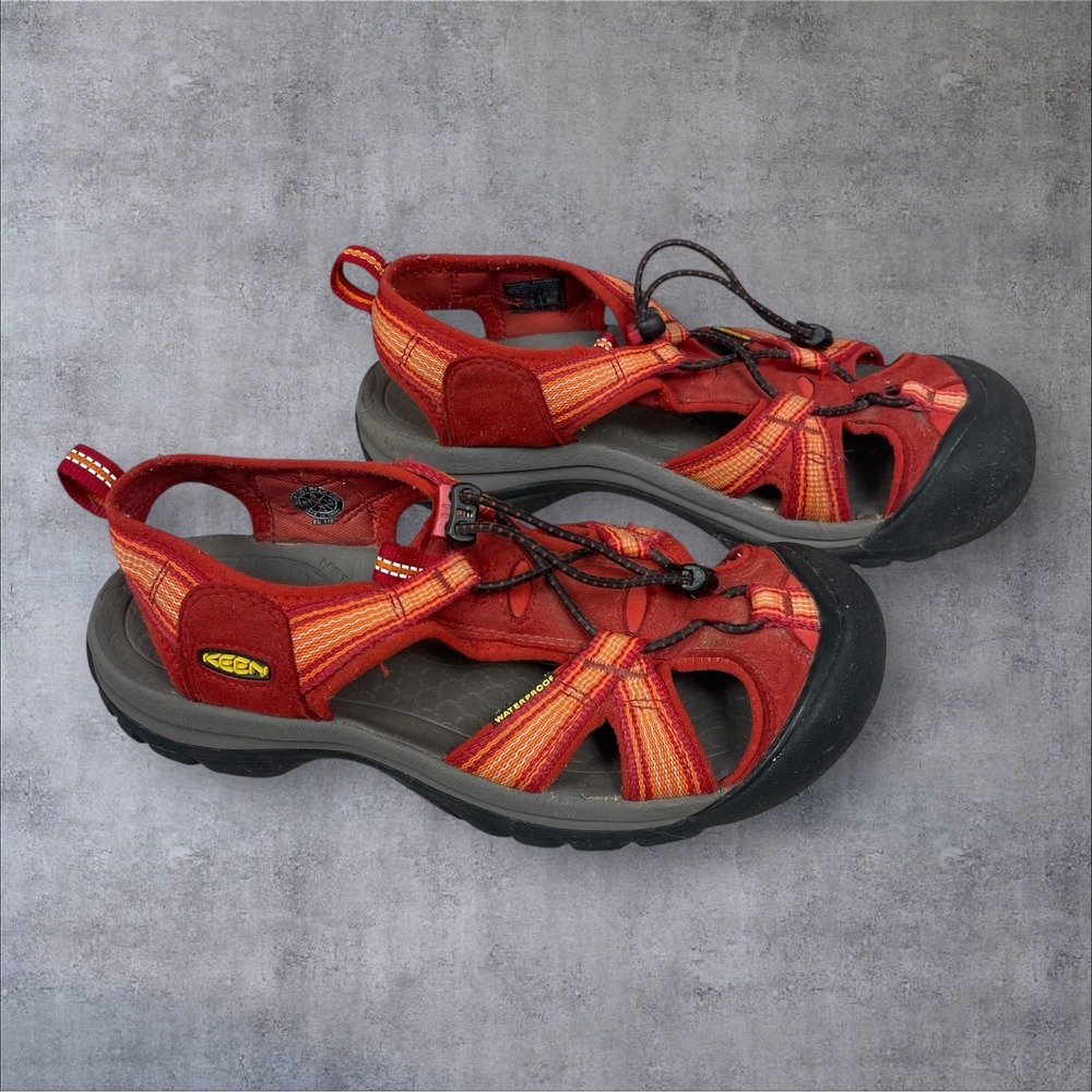 Keen Venice H2 Red Waterproof Hiking Sandals Womens 8 Rubber Toe Bungee Lace Up